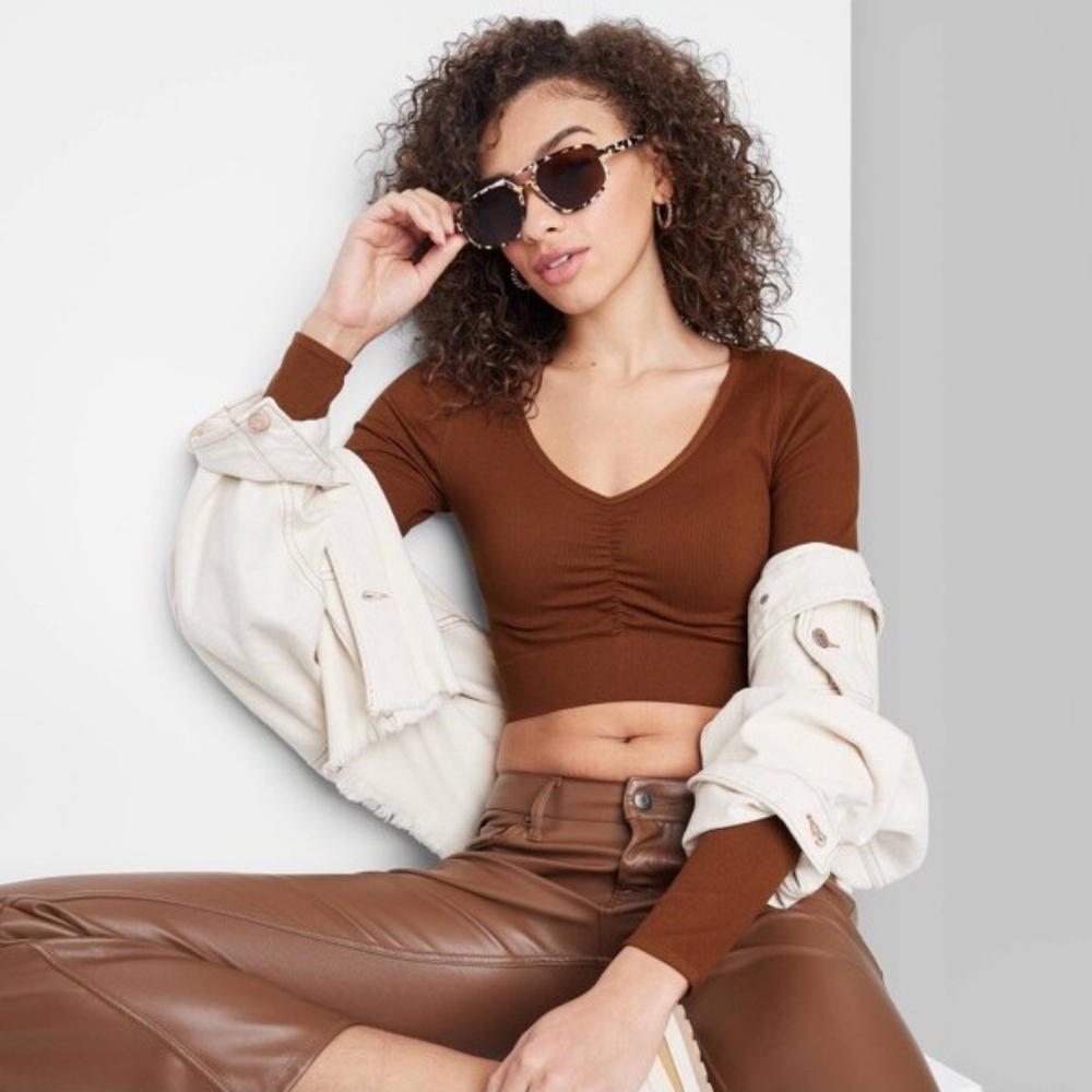 Wild Fable Women's NWT Dark Brown Seamless Long Sleeve V-Neck Crop Top Sz Small